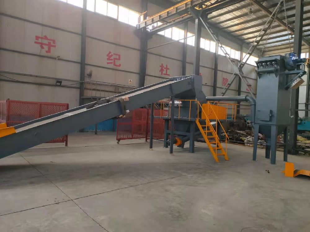 发往江西的模板破碎机现场